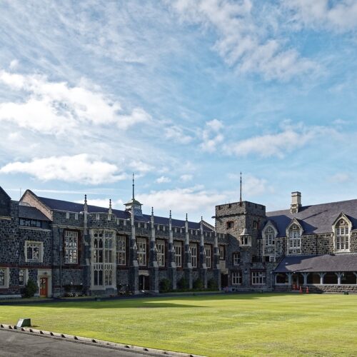 Get Efficient Home Cleaning by  Local Maids with 3 or 5 Man-Hours of Standard House Cleaning, Up To 35% Off